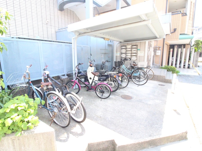 駐輪場 ロイヤルコート松虫