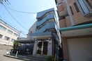 エントランス部分 ロイヤルコート松虫