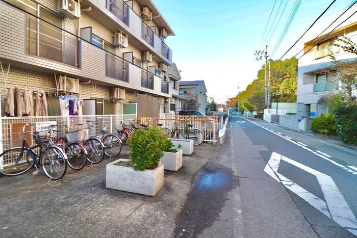 駐輪場 サンハイツイシハラ