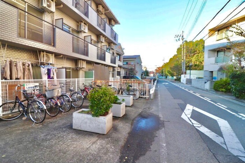 駐輪場 サンハイツイシハラ