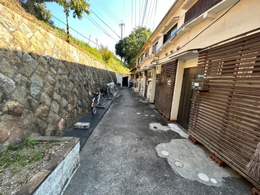 エントランス部分 花屋敷荘園1丁目テラスハウス