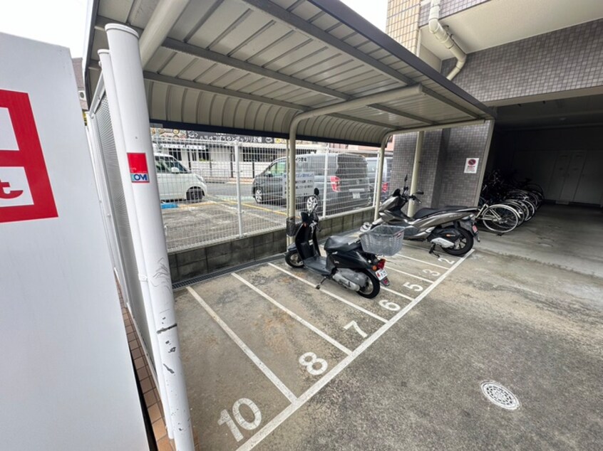 バイク置き場 第１８関根マンション