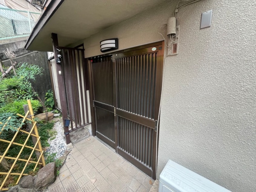 エントランス部分 加茂１丁目貸家