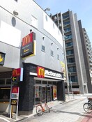 マクドナルド(ファストフード)まで355m ｴｽﾌﾟﾚｲｽ大阪ｶﾞﾙﾌﾚｼﾞﾃﾞﾝｽ(1003)