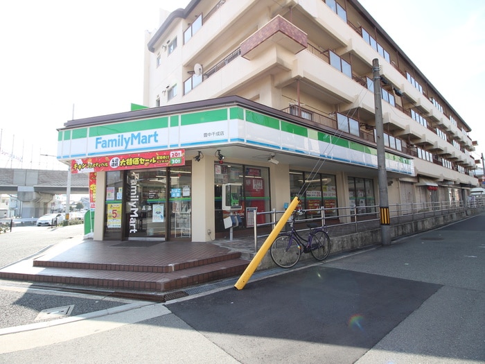 ファミリーマート(コンビニ)まで355m カ－サ多田