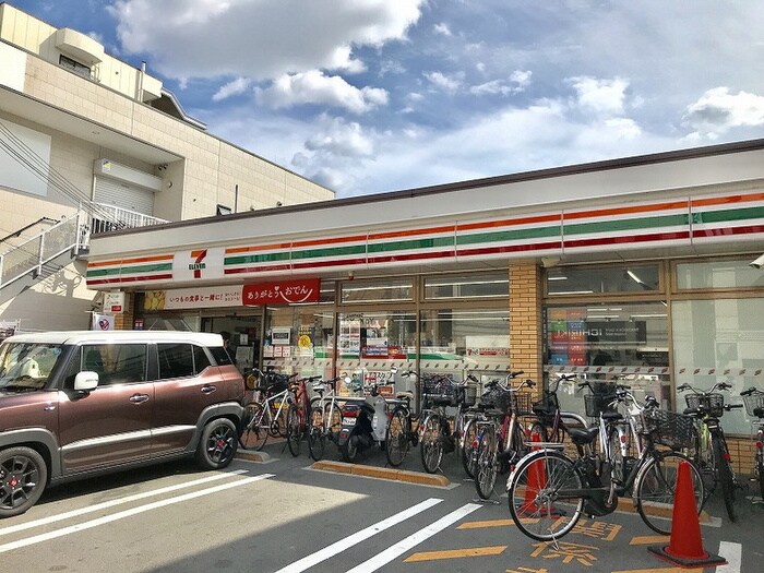 セブンイレブン吹田関大前店(コンビニ)まで400m 千里山コーポ