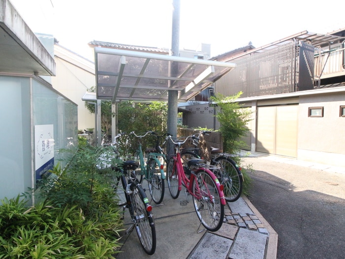 駐輪場 イ－ストコ－ト北白川