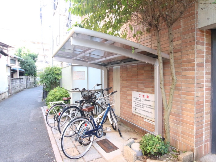 駐輪場 イ－ストコ－ト北白川