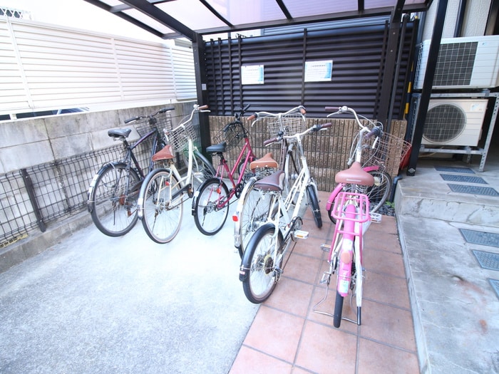 駐輪場 メゾンソレイユ岡町