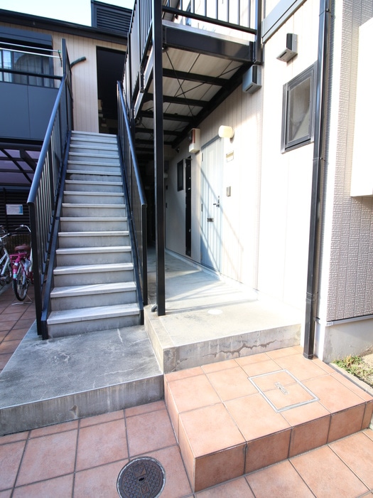 エントランス部分 メゾンソレイユ岡町