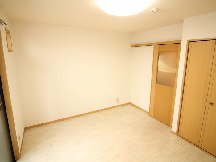 居室 メゾンソレイユ岡町