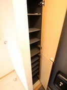 靴箱 メゾンソレイユ岡町