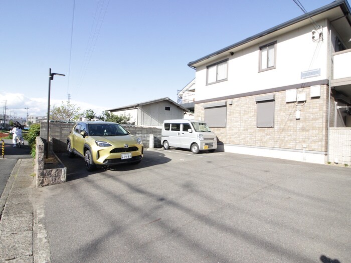 駐車場 リュ　クレ－ル