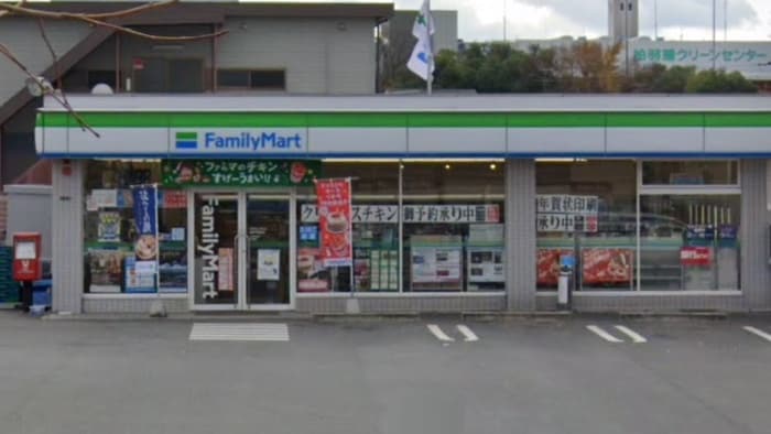 ファミリーマート(コンビニ)まで900m サンウォ－クⅡ