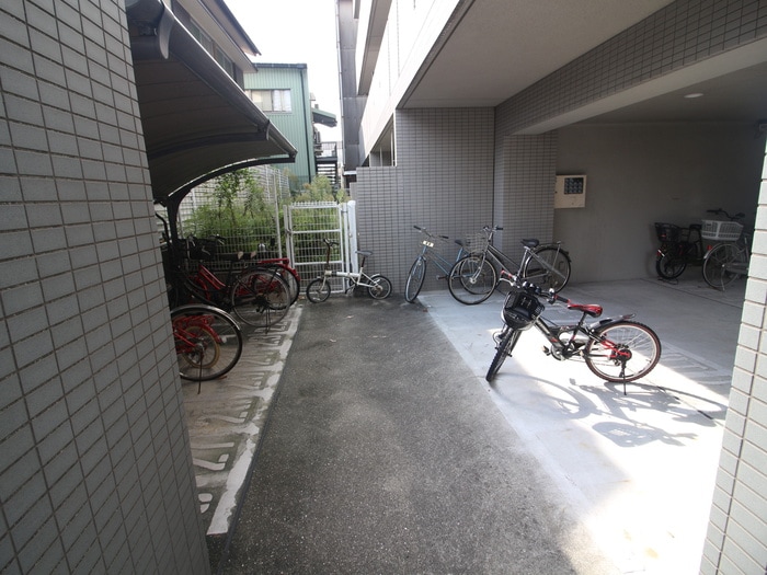 駐輪場 リヴィエール