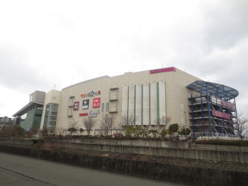 イオンモール伊丹店(ショッピングセンター/アウトレットモール)まで850m リヴィエール