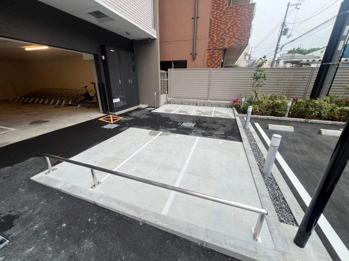 バイク置き場 ArtizA緑地公園