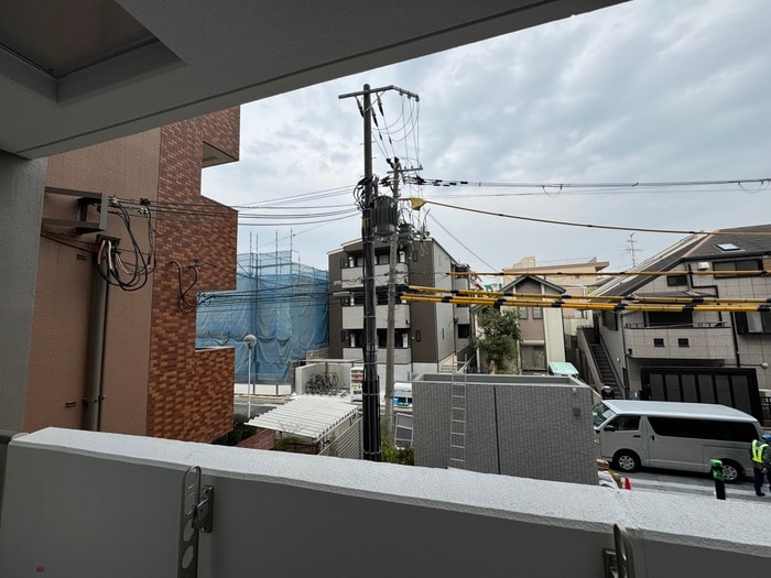 室内からの展望 ArtizA緑地公園