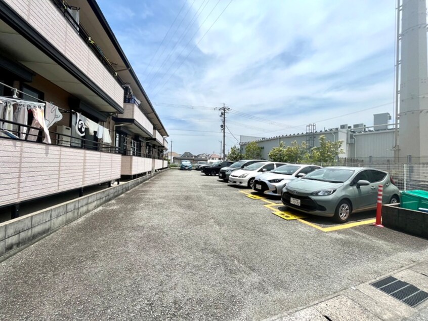 駐車場 メナ－ジュ