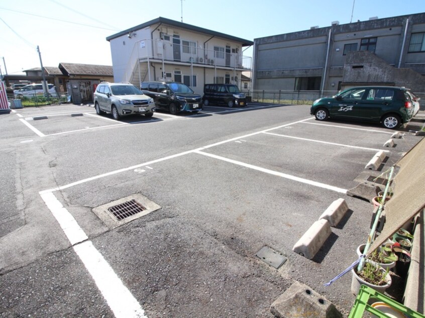 駐車場 葉山ハイツA棟