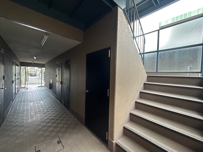 エントランス部分 ＬＡＵＲＥＬ　ＨＯＵＳＥ