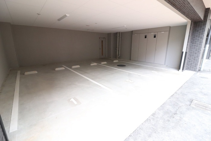 駐車場 ｴｽﾘｰﾄﾞ神戸兵庫駅ｱｸｱｳﾞｨﾗ(711)