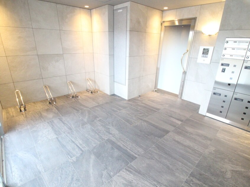 エントランス部分 リバーパレス鴨川