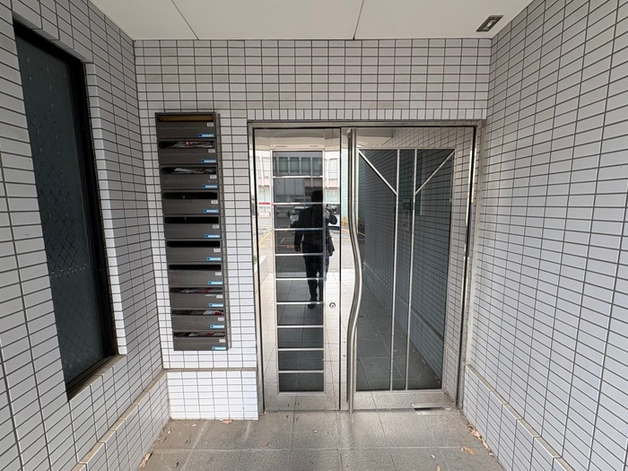 エントランス部分 クレスト羽坂