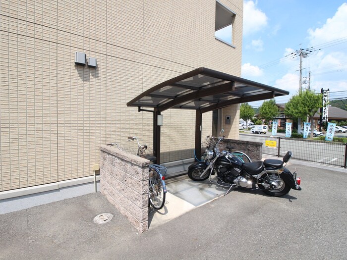 バイク置き場 ラヴィール・メゾン