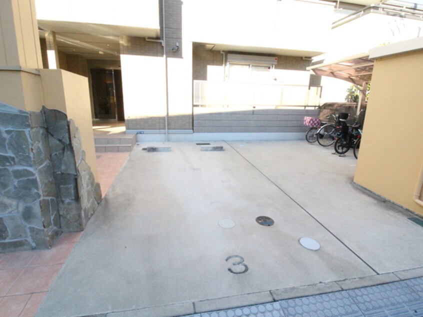 駐車場 メルベーユ江坂