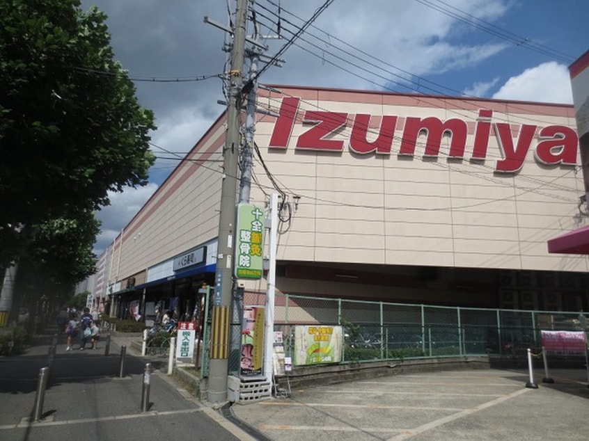 イズミヤ(スーパー)まで1100m メロディーハイツ五月が丘