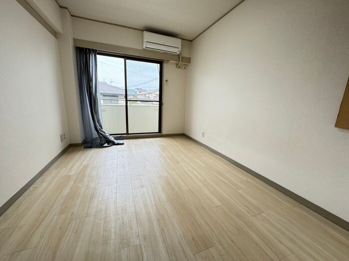 居室 レ－ベン千里山