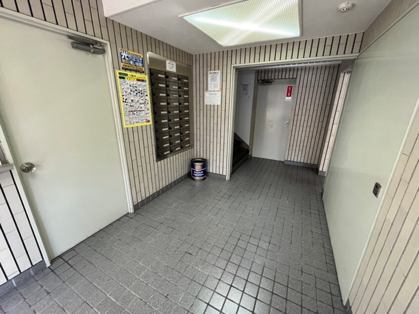 エントランス部分 レ－ベン千里山