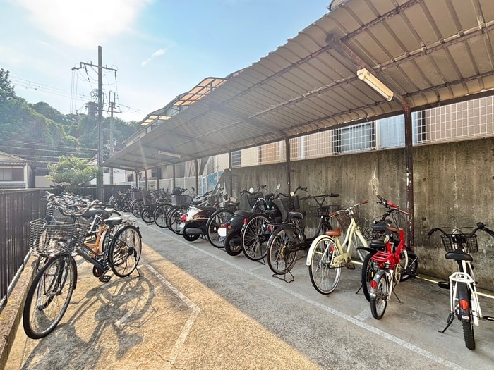 駐輪場 ボンソワール深井