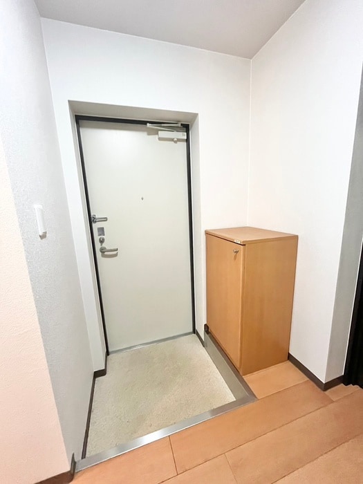 玄関 ジョバニ　フォ-リエ