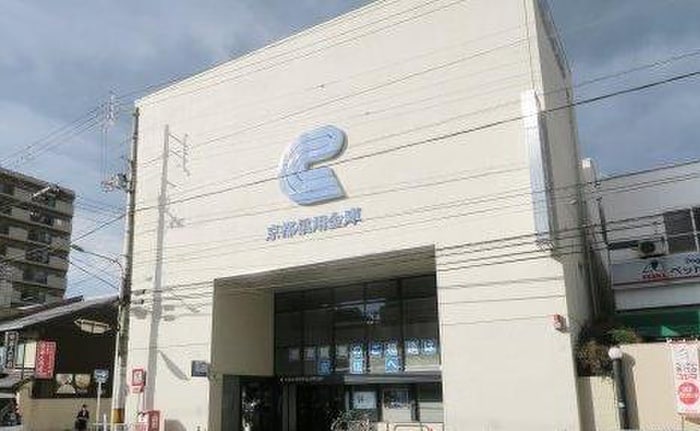 京都信用金庫丸太町支店(銀行)まで100m ジョバニ　フォ-リエ