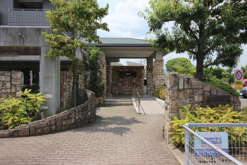エントランス部分 センチュリ－コ－ト宝塚弐番館