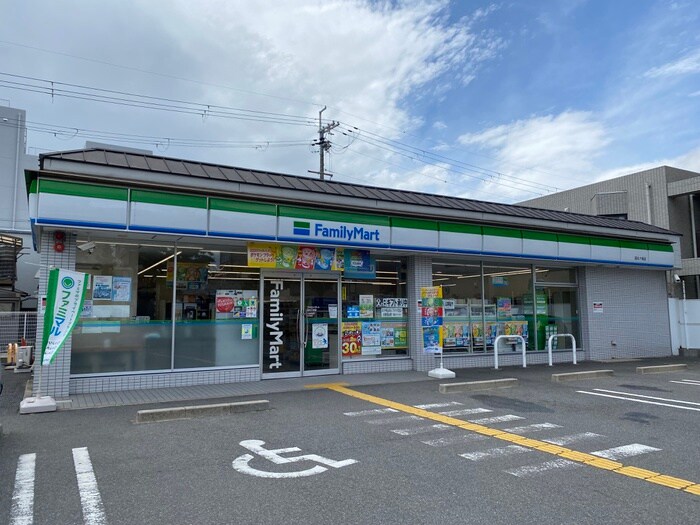 ファミリーマート烏丸十条店(コンビニ)まで400m プレサンス十条凛華(429)