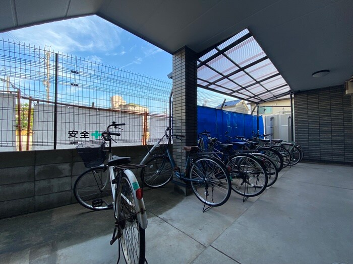 駐輪場 アンプル－ル西三荘