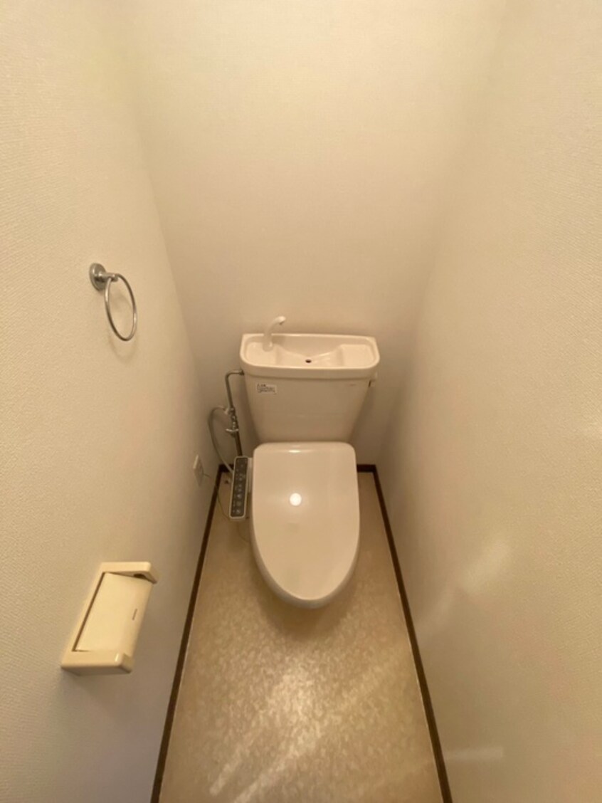 トイレ アンプル－ル西三荘