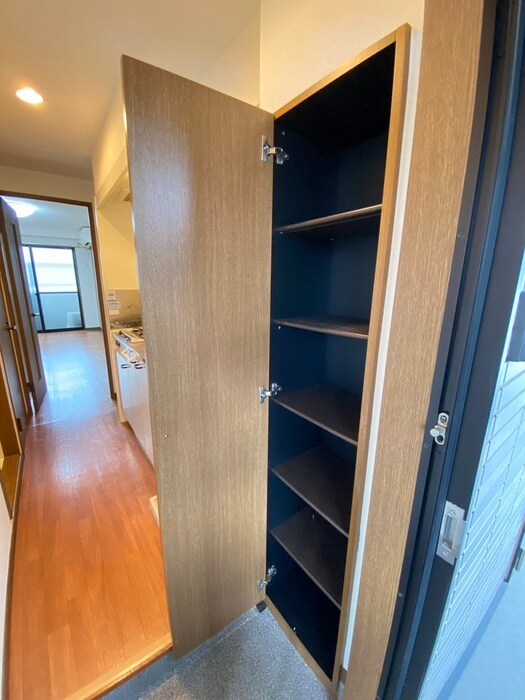 靴箱 アンプル－ル西三荘