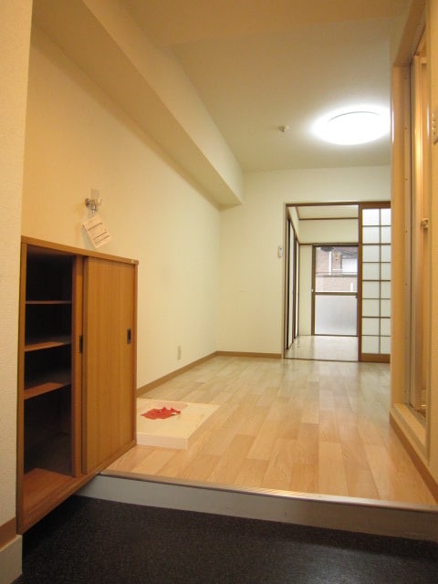 玄関 リトルシャトー天満