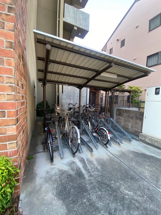 駐輪場 JH Apartment