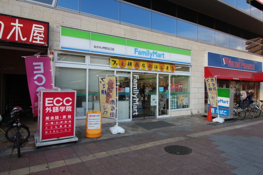 ファミリーマート(コンビニ)まで132m キラリ８－１