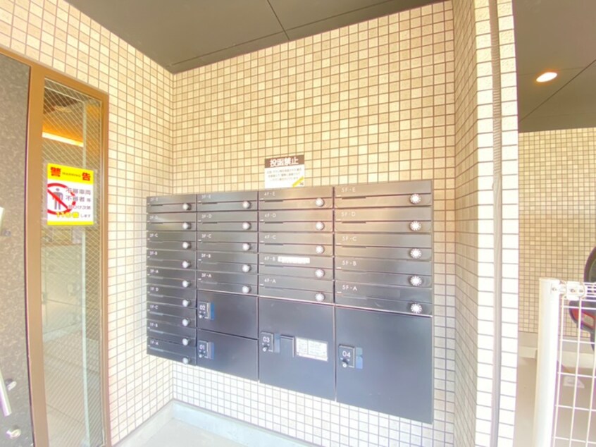 エントランス部分 エヌエムスワサントキャトルズ