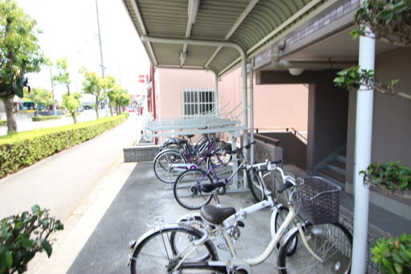 駐輪場 ア－バンリバブル