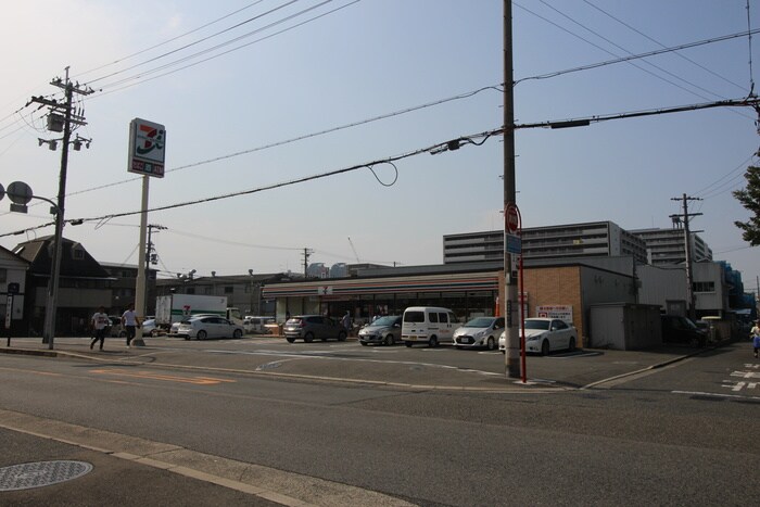 セブンイレブン(ドラッグストア)まで74m マ・メゾン