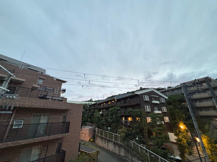 室内からの展望 マノワール・ラ山本通