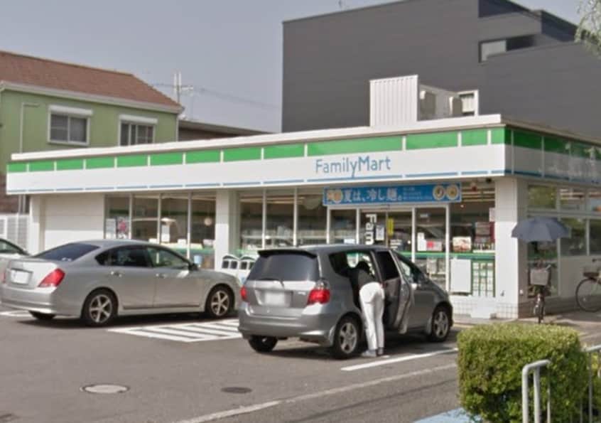 ファミリーマート(コンビニ)まで174m サンパティーク山中