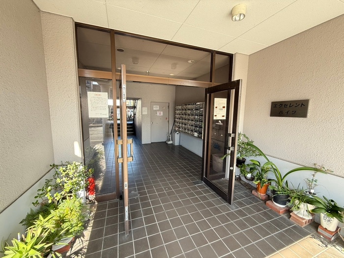 エントランス部分 エクセレントハイツ